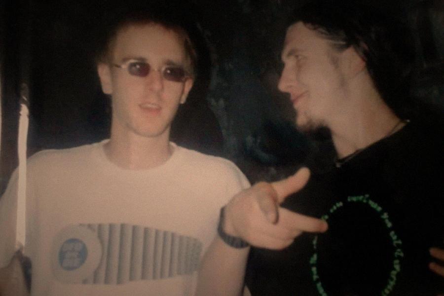 Voodoo @ Le Bateau Liverpool 1994 — two ravers backstage after the Richie Hawtin set, round sunglasses, underground techno scene